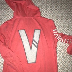 VS zip up